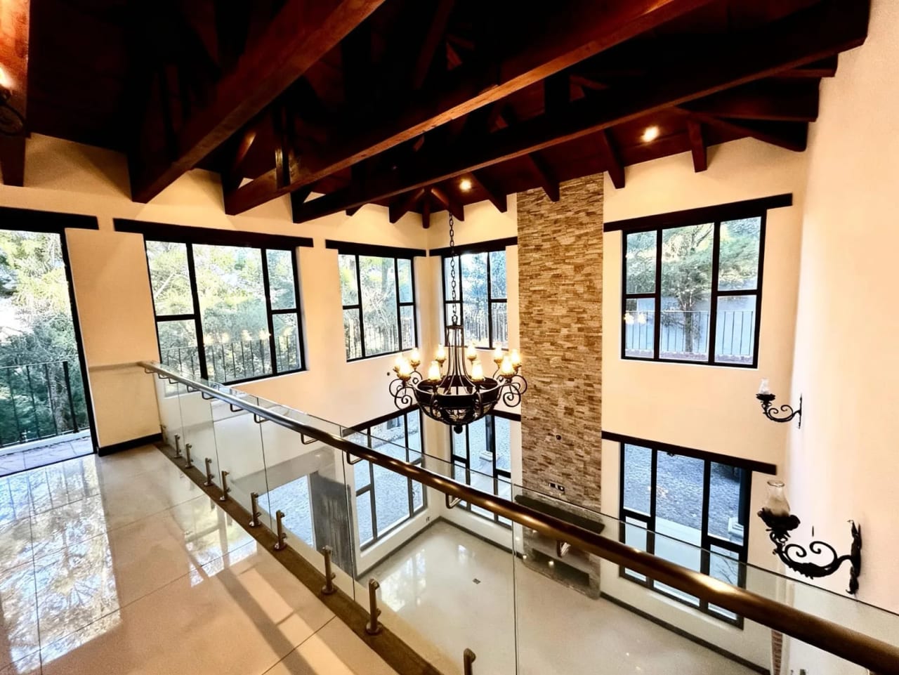 Mansion en VENTA Carretera Interamericana KM 33.8 Santa María Cauque — Casa en Venta en Santiago Sacatepéquez, Sacatepéquez — foto 7 de 13
