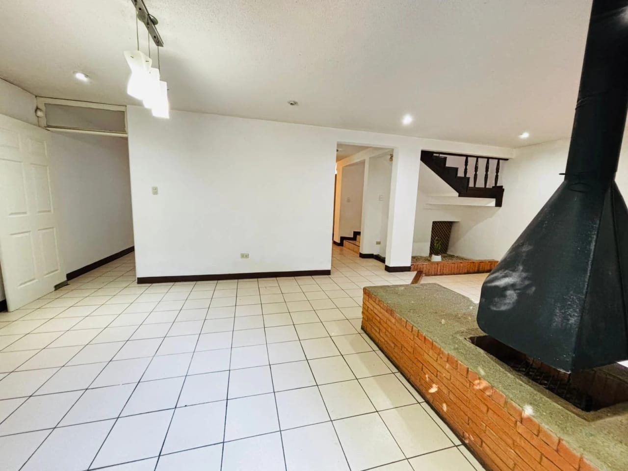 Casa de 3 dormitorios con amplio Jardín, en Km 27 CAES — Casa en Venta en Carretera a El Salvador, Guatemala, Ciudad — foto 2 de 17