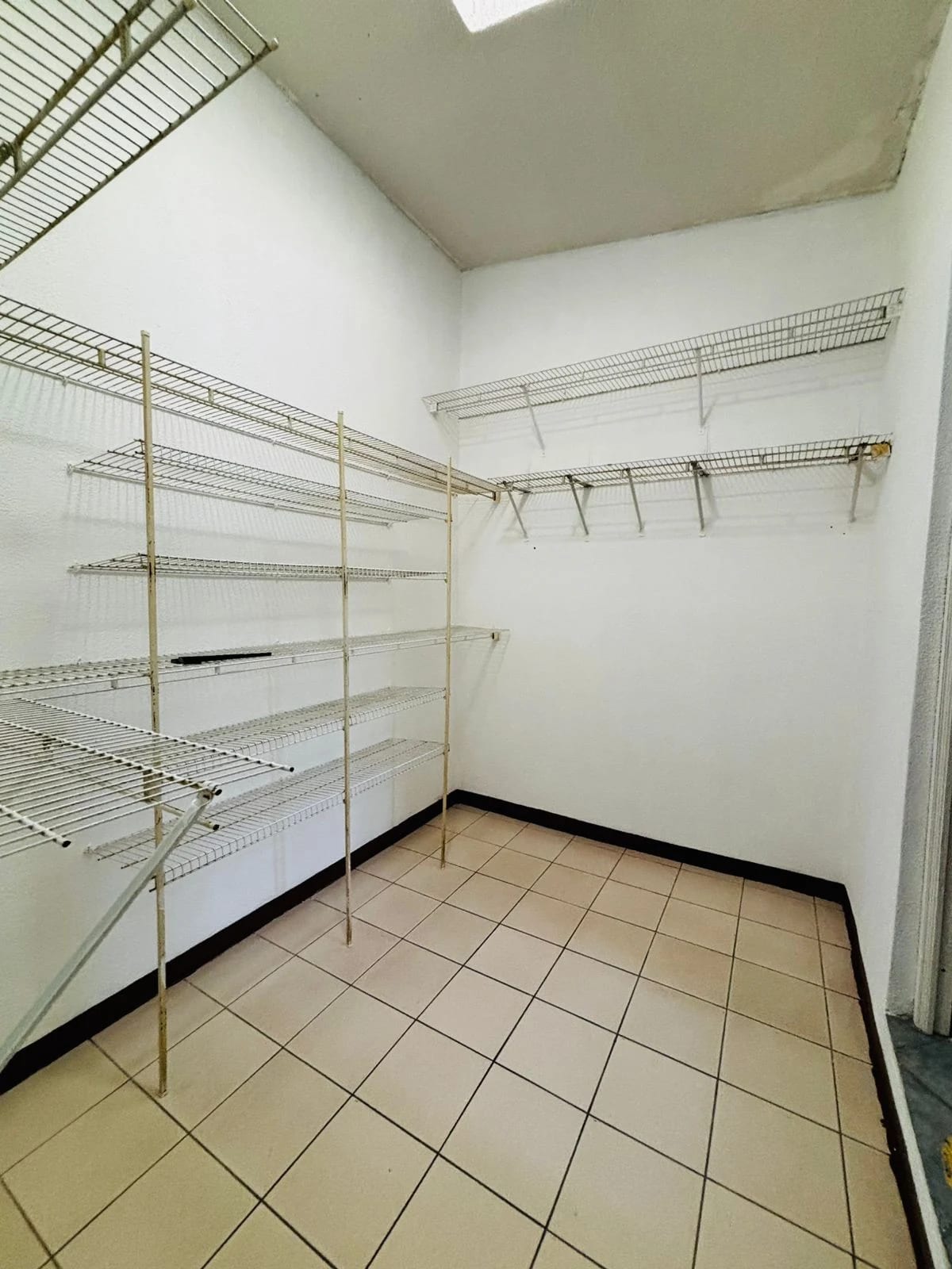 Casa de 3 dormitorios con amplio Jardín, en Km 27 CAES — Casa en Venta en Carretera a El Salvador, Guatemala, Ciudad — foto 14 de 17
