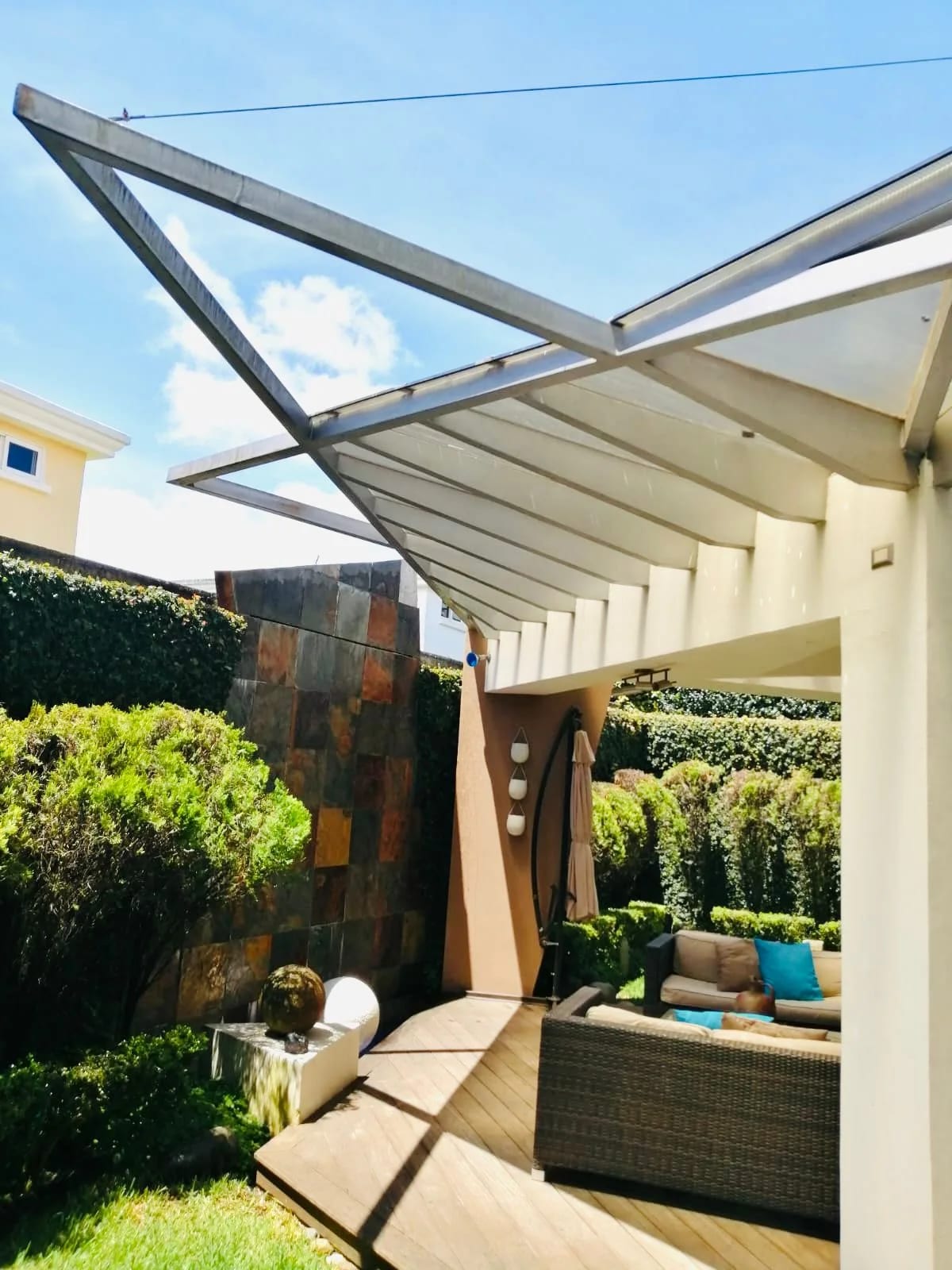 Hermosa casa con jardín en Km 19.5 San José Pinula, Condominio Los Manantiales — Casa en Venta en San José Pinula, Guatemala, Ciudad — foto 9 de 16