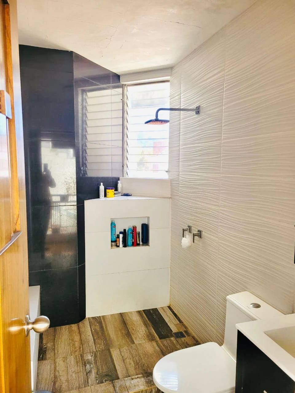 Hermosa casa con jardín en Km 19.5 San José Pinula, Condominio Los Manantiales — Casa en Venta en San José Pinula, Guatemala, Ciudad — foto 10 de 16