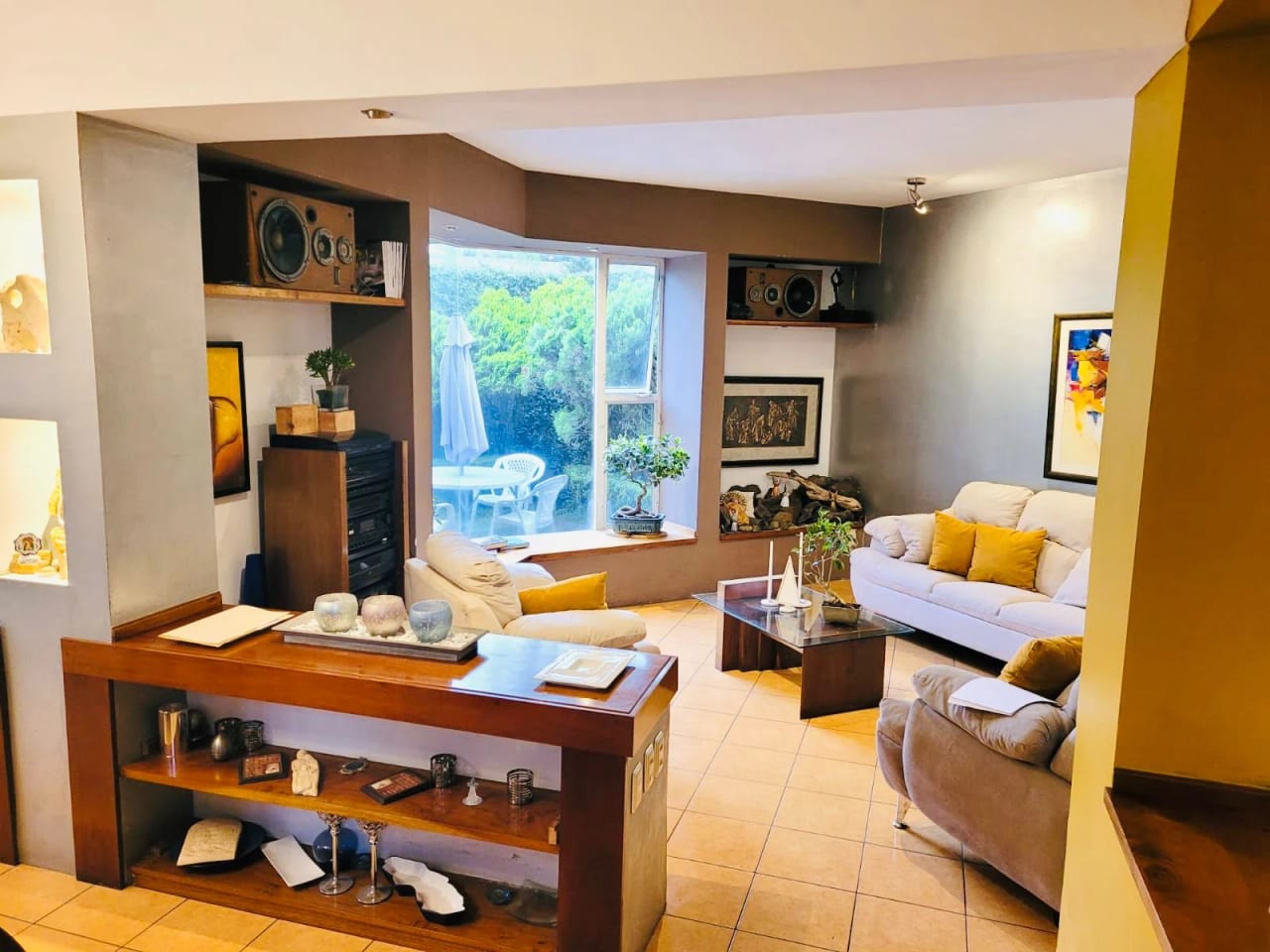 Amplia casa con jardín, bodega y cuarto de servicio en Km 19.5 a San José Pinula — Casa en Venta en San José Pinula, Guatemala, Ciudad — foto 3 de 16