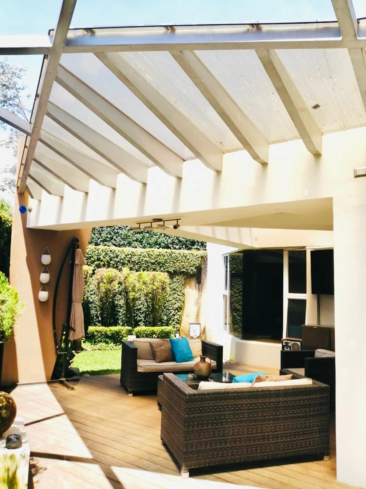 Amplia casa con jardín, bodega y cuarto de servicio en Km 19.5 a San José Pinula — Casa en Venta en San José Pinula, Guatemala, Ciudad — foto 9 de 16