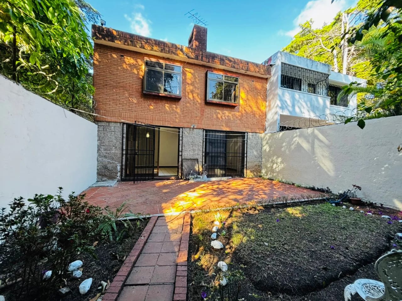 Casa con jardín, fuera de garita en Km 27 CAES — Casa en Venta en Carretera a El Salvador, Guatemala, Ciudad — foto 3 de 17