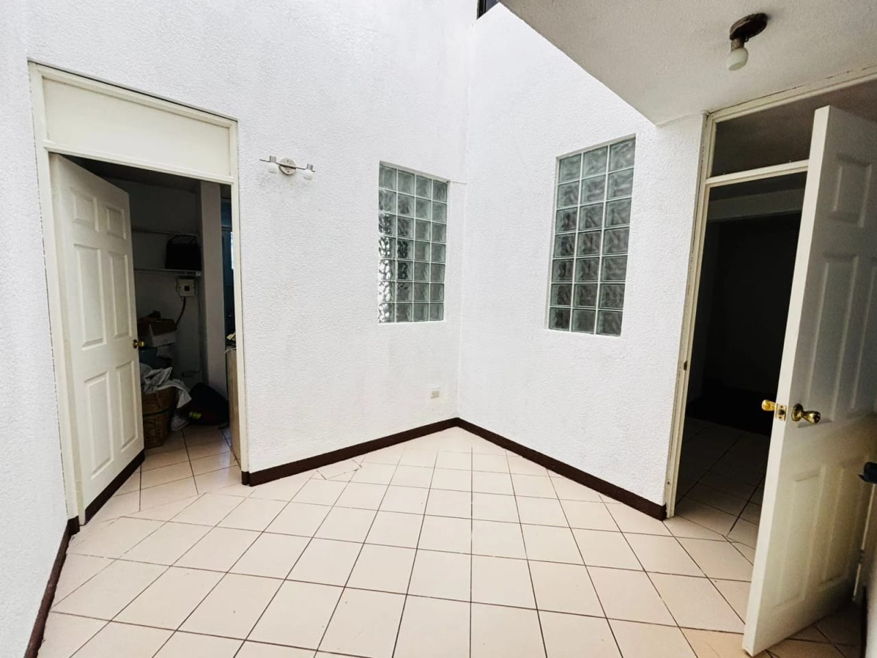 Casa con jardín, fuera de garita en Km 27 CAES — Casa en Venta en Carretera a El Salvador, Guatemala, Ciudad — foto 7 de 17