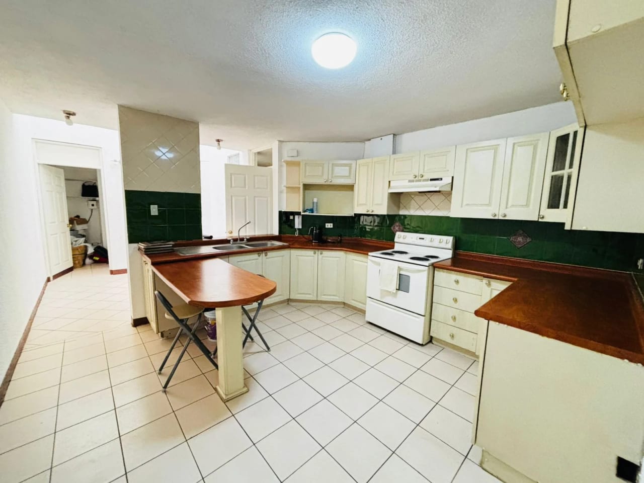 Casa con jardín, fuera de garita en Km 27 CAES — Casa en Venta en Carretera a El Salvador, Guatemala, Ciudad — foto 9 de 17