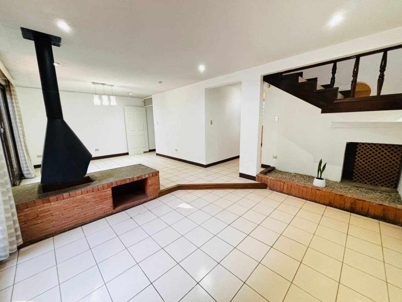 Casa con jardín en km 27 Carretera a El Salvador, fuera de garita — Casa en Venta en Carretera a El Salvador, Guatemala, Ciudad — foto 3 de 17