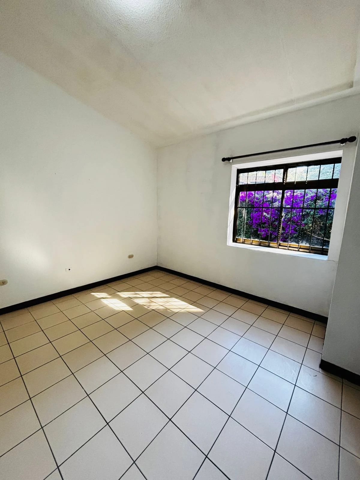 Casa con jardín en km 27 Carretera a El Salvador, fuera de garita — Casa en Venta en Carretera a El Salvador, Guatemala, Ciudad — foto 7 de 17