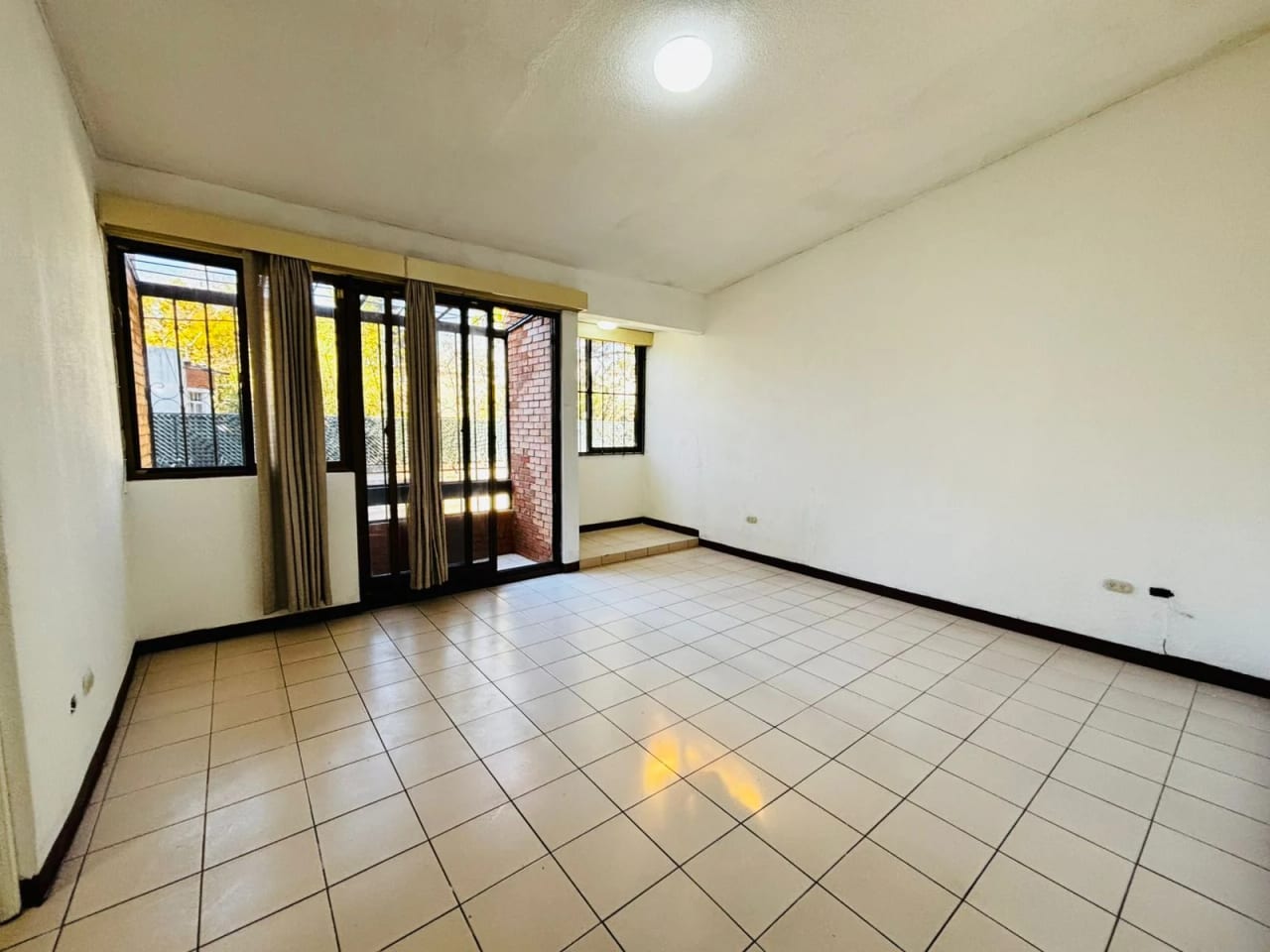 Casa con jardín en km 27 Carretera a El Salvador, fuera de garita — Casa en Venta en Carretera a El Salvador, Guatemala, Ciudad — foto 12 de 17