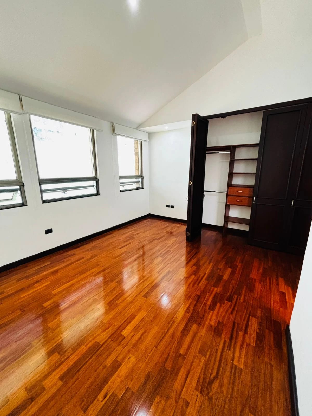 Espectacular casa de 3 dormitorios en venta en Zona 10 Oakland — Casa en Venta en Zona 10, Guatemala, Ciudad — foto 15 de 17