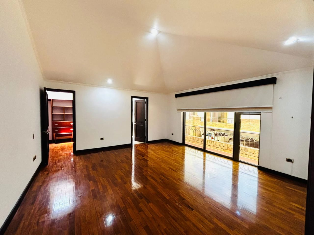 Exclusiva zona de Oakland Zona 10, Casa de 3 dormitorios en venta — Casa en Venta en Zona 10, Guatemala, Ciudad — foto 9 de 17
