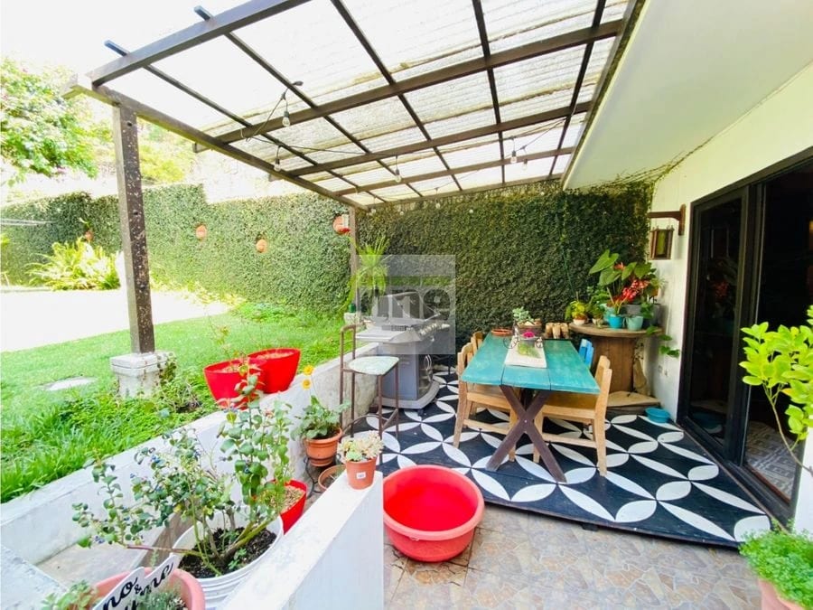 Hermosa casa con jardín y pérgola en Km 25.5 Carretera a El Salvador — Casa en Venta en Carretera a El Salvador, Guatemala, Ciudad — foto 5 de 15