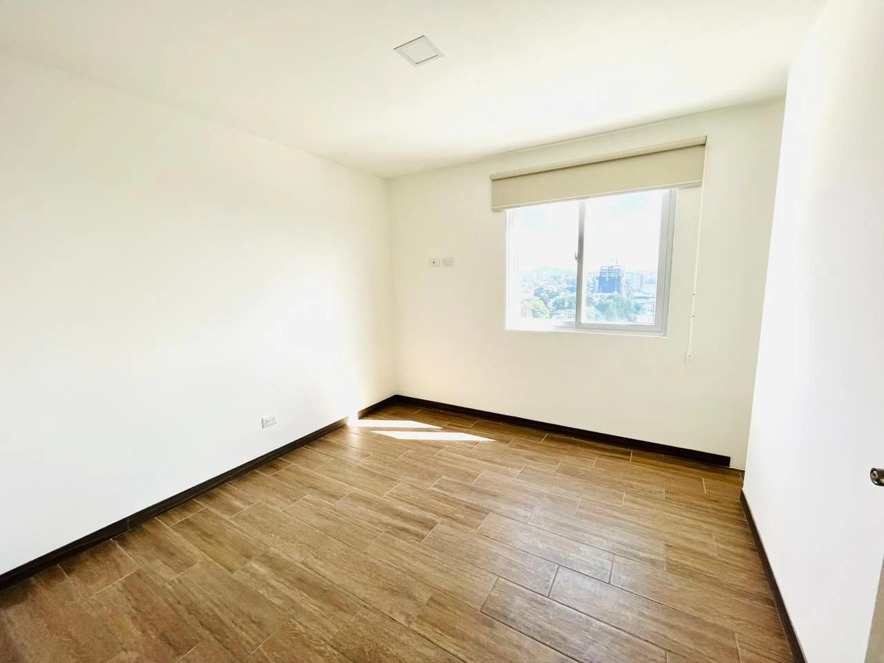 Apartamento de 3 dormitorios en zona 12 — Apartamento en Alquiler en Zona 12, Guatemala, Ciudad — foto 5 de 15