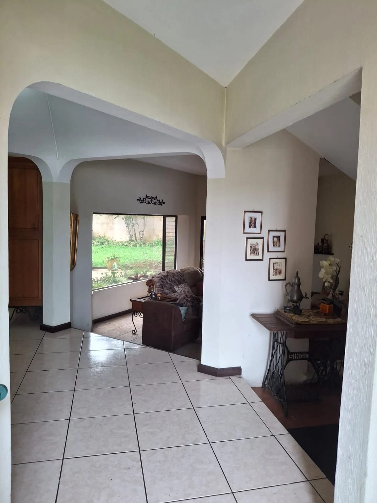 CASA EN VENTA EN RESIDENCIALES SAN MIGUEL FRENTE A LA ENTRADA DE OLMECA CARRETERA A EL SALVADOR — Casa en Venta en Fraijanes, Carretera a El Salvador, Guatemala, Ciudad — foto 3 de 12