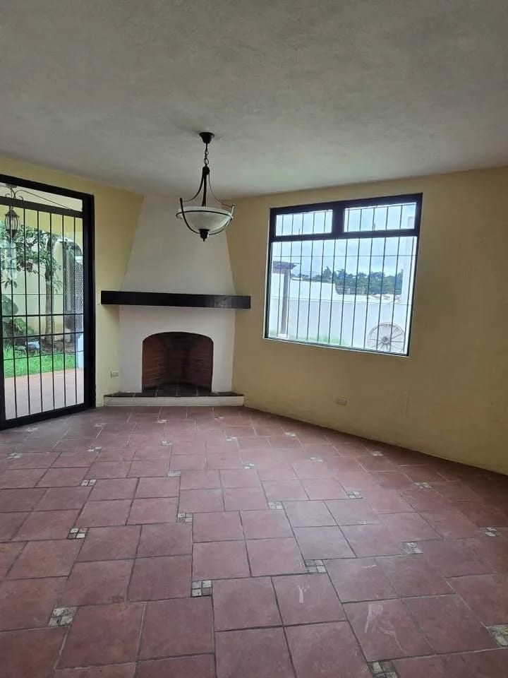 CASA CON JARDÍN EN ALQUILER EN BOUGANVILIAS DE ARRAZOLA CARRETERA SALVADOR KM.16.5 — Casa en Alquiler en Fraijanes, Carretera a El Salvador, Guatemala, Ciudad — foto 6 de 17
