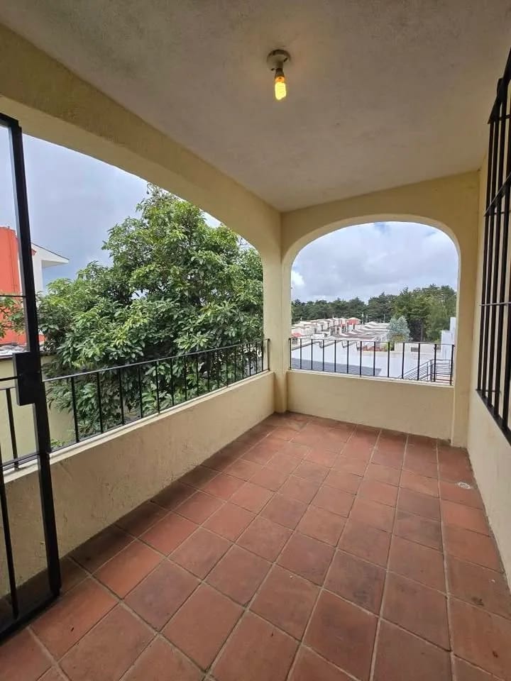 CASA CON JARDÍN EN ALQUILER EN BOUGANVILIAS DE ARRAZOLA CARRETERA SALVADOR KM.16.5 — Casa en Alquiler en Fraijanes, Carretera a El Salvador, Guatemala, Ciudad — foto 16 de 17