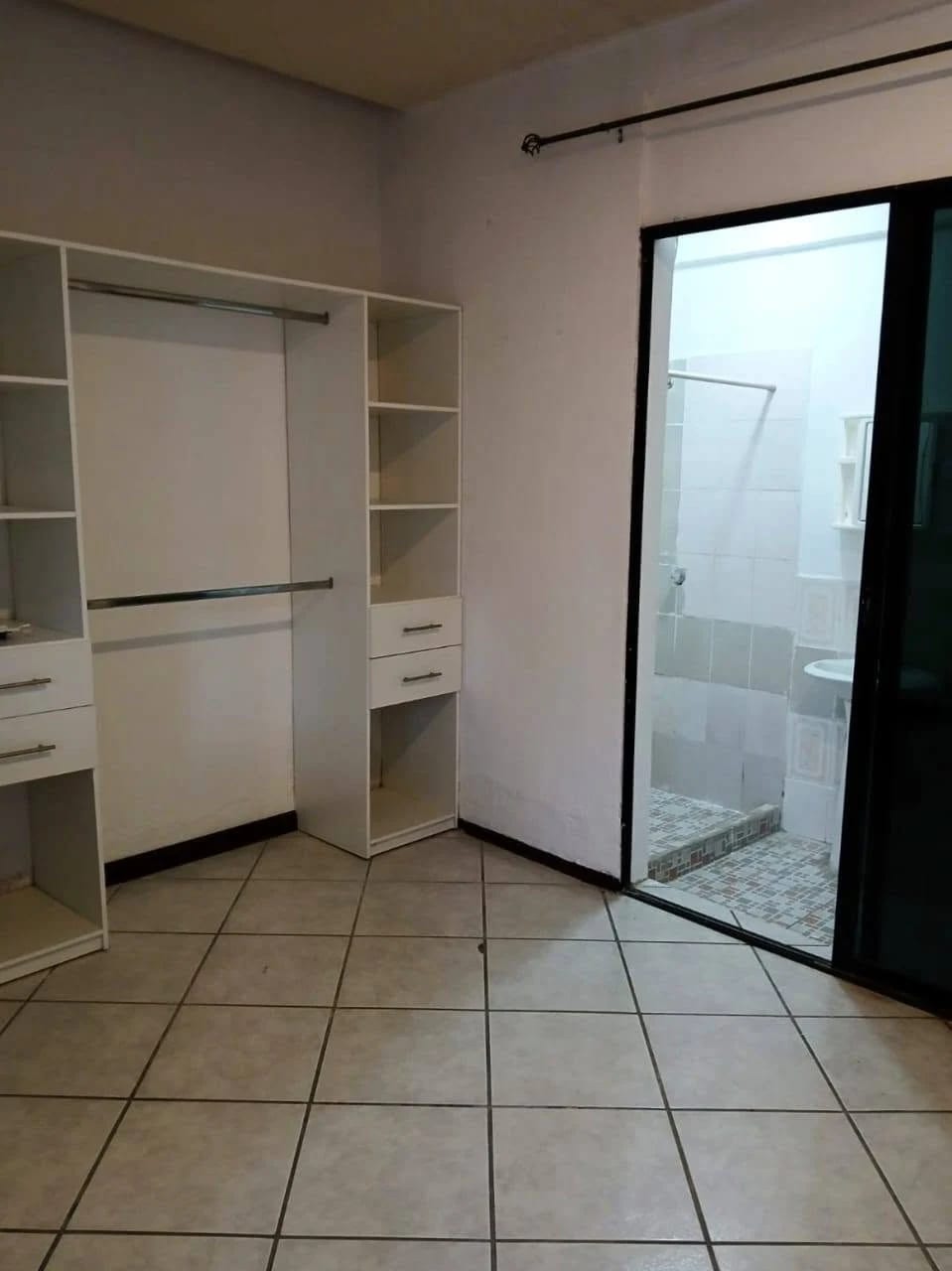 CASA EN VENTA O ALQUILER MANANTIALES ENTRADA A SAN JOSÉ PINULA — Casa en Venta en San José Pinula, Carretera a El Salvador, Guatemala, Ciudad — foto 11 de 17