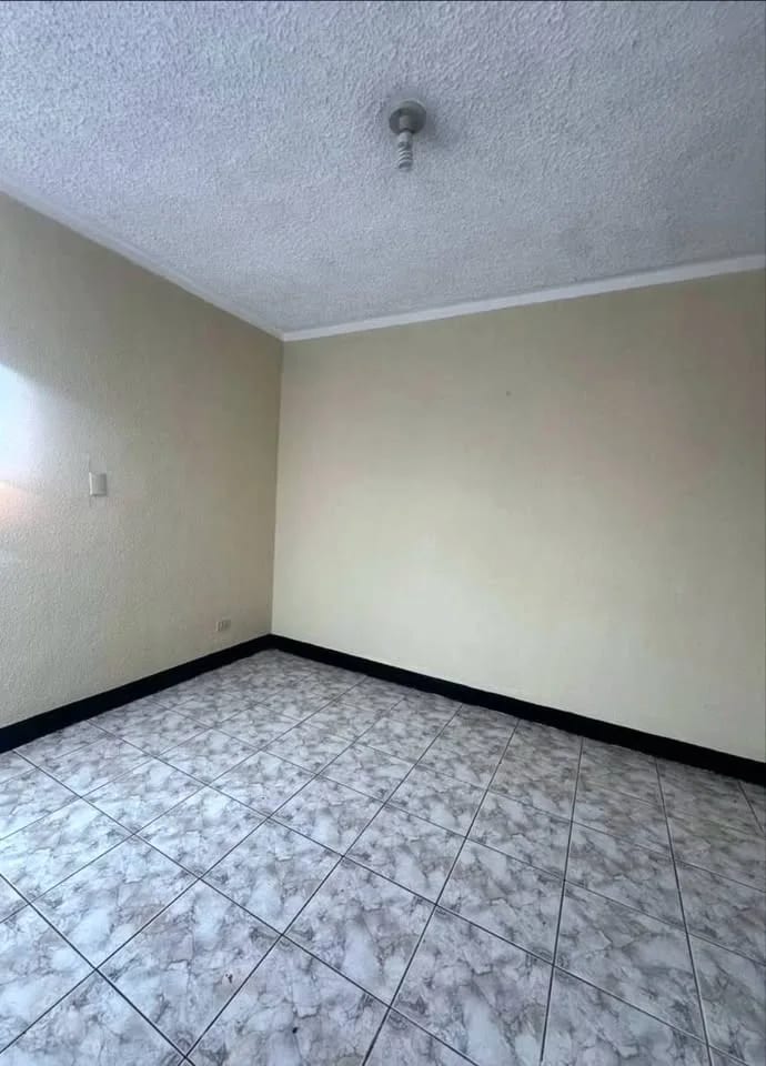 CASA DE UN NIVEL EN VENTA SAN CRISTÓBAL ZONA 8 DE MIXCO — Casa en Venta en Zona 8 Mixco, Guatemala, Ciudad — foto 3 de 7