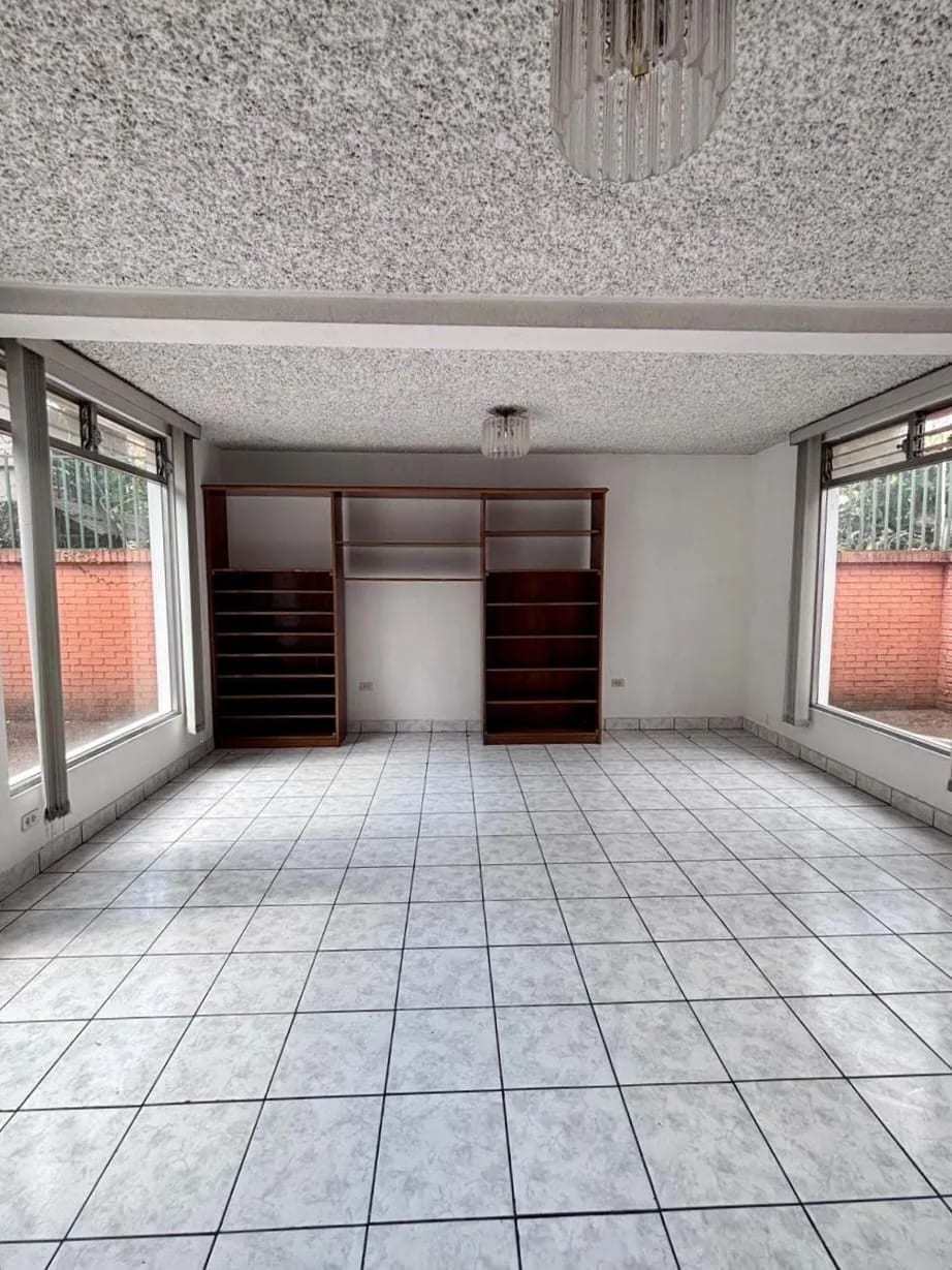 CASA EN ALQUILER PARA OFICINA AVENIDA PETAPA ZONA 12 — Casa en Alquiler en Zona 12, Guatemala, Ciudad — foto 6 de 9
