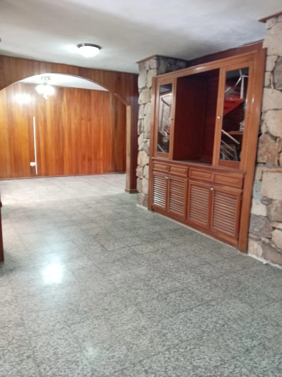 Casa Remodelada en Venta Valle Dorado Bulevar Sur San Cristóbal Zona 8 — Casa en Venta en Zona 8 Mixco, Guatemala, Ciudad — foto 4 de 17