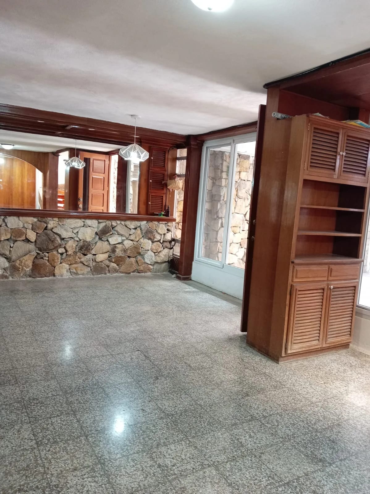 Casa Remodelada en Venta Valle Dorado Bulevar Sur San Cristóbal Zona 8 — Casa en Venta en Zona 8 Mixco, Guatemala, Ciudad — foto 10 de 17