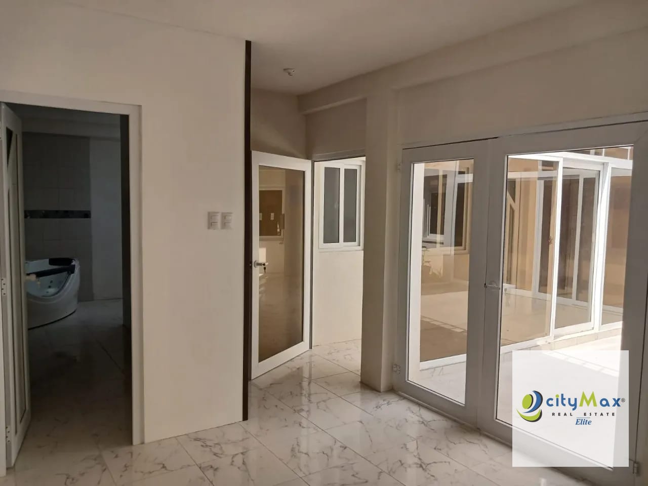 Casa Remodelada en Venta en Zona 1 — Casa en Venta en Zona 1, Guatemala, Ciudad — foto 3 de 15
