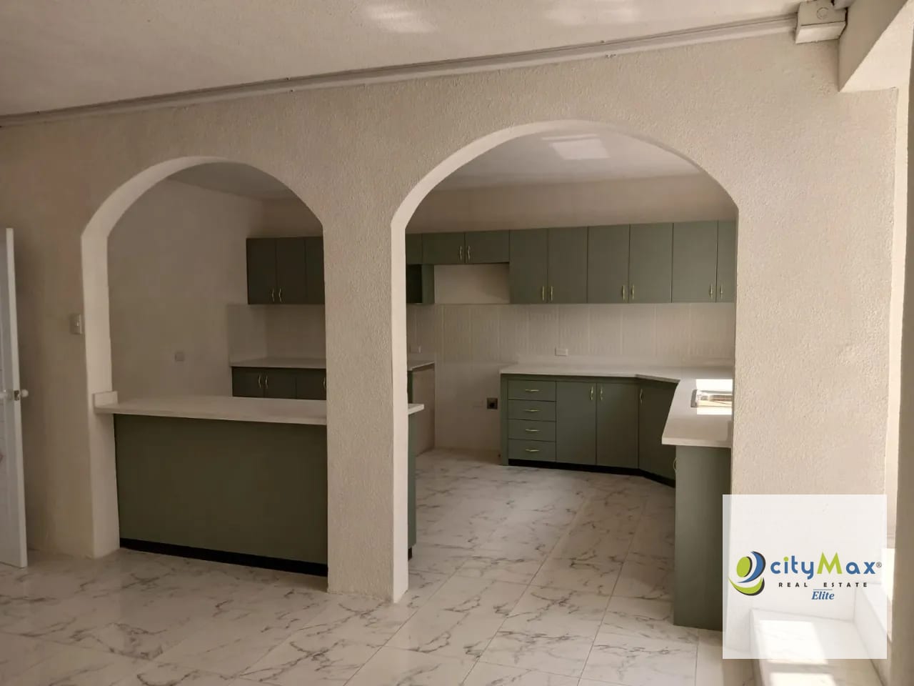 Casa Remodelada en Venta en Zona 1 — Casa en Venta en Zona 1, Guatemala, Ciudad — foto 2 de 15