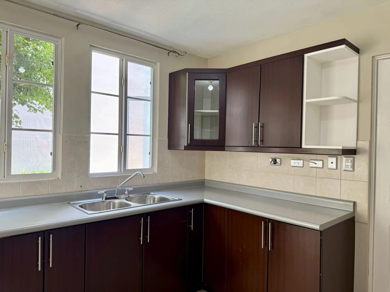 CASA EN VENTA EN CONDADO NARANJO ZONA 4 DE MIXCO — Casa en Venta en Condado Naranjo, Zona 4 Mixco, Guatemala, Ciudad — foto 7 de 17