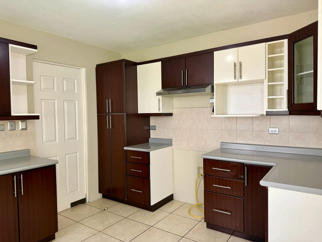 CASA EN VENTA EN CONDADO NARANJO ZONA 4 DE MIXCO — Casa en Venta en Condado Naranjo, Zona 4 Mixco, Guatemala, Ciudad — foto 6 de 17
