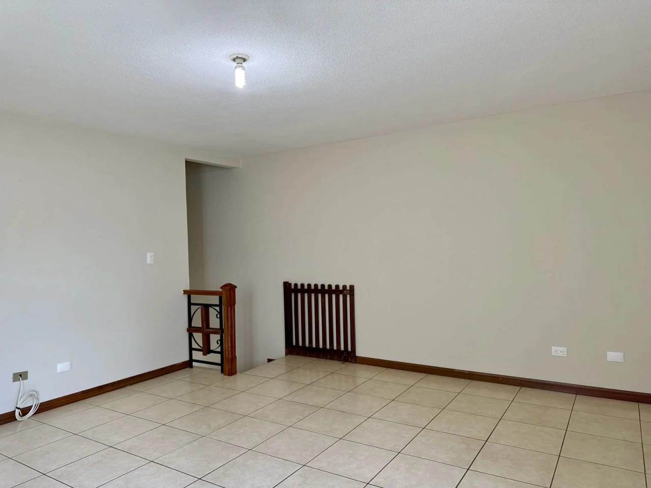 CASA EN VENTA EN CONDADO NARANJO ZONA 4 DE MIXCO — Casa en Venta en Condado Naranjo, Zona 4 Mixco, Guatemala, Ciudad — foto 11 de 17