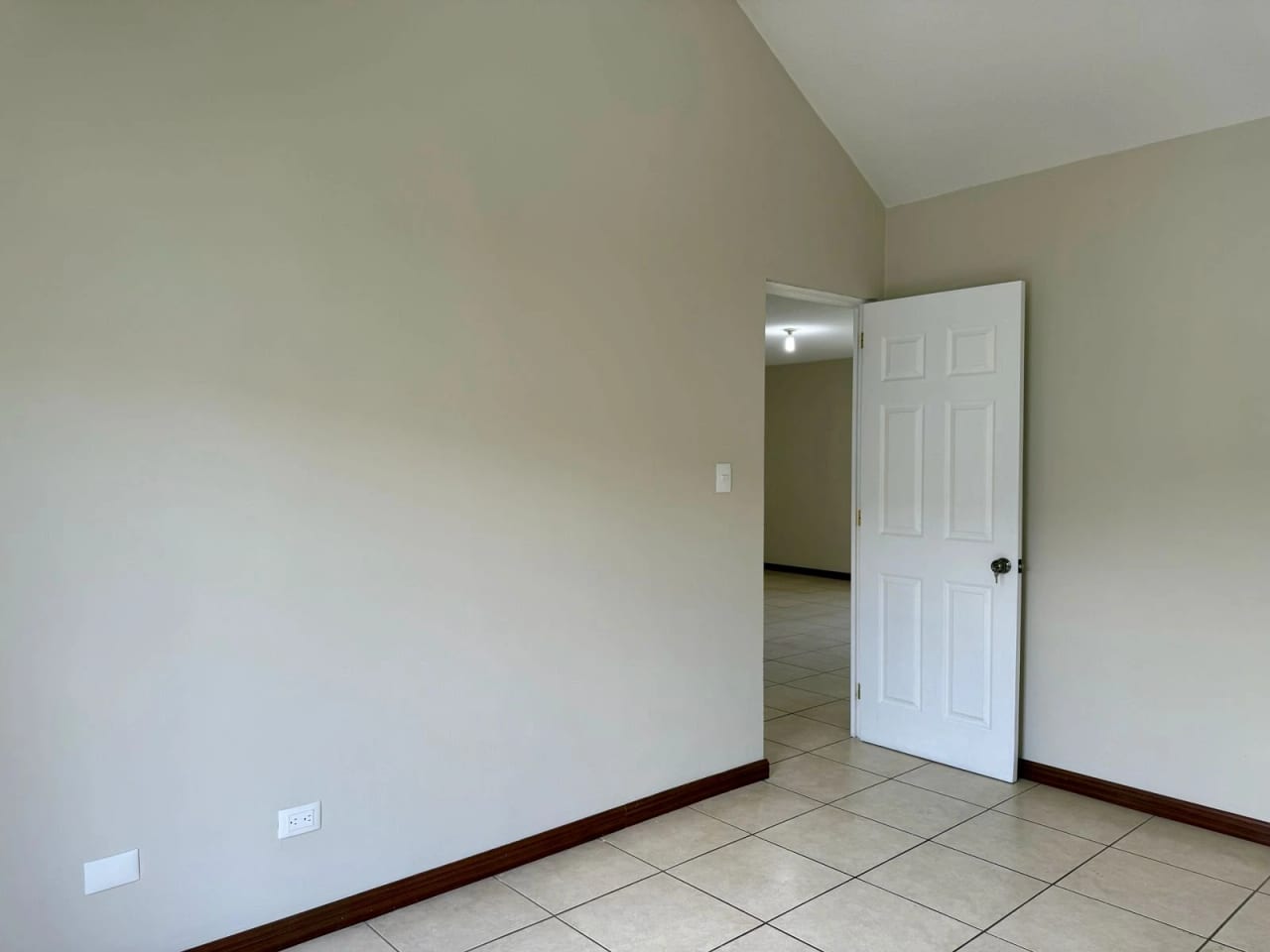 CASA EN VENTA EN CONDADO NARANJO ZONA 4 DE MIXCO — Casa en Venta en Condado Naranjo, Zona 4 Mixco, Guatemala, Ciudad — foto 12 de 17