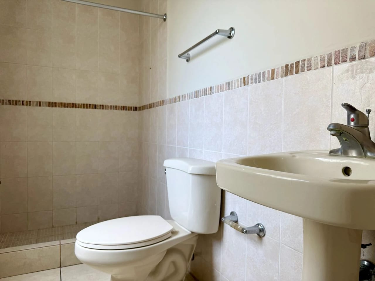 CASA EN VENTA EN CONDADO NARANJO ZONA 4 DE MIXCO — Casa en Venta en Condado Naranjo, Zona 4 Mixco, Guatemala, Ciudad — foto 13 de 17