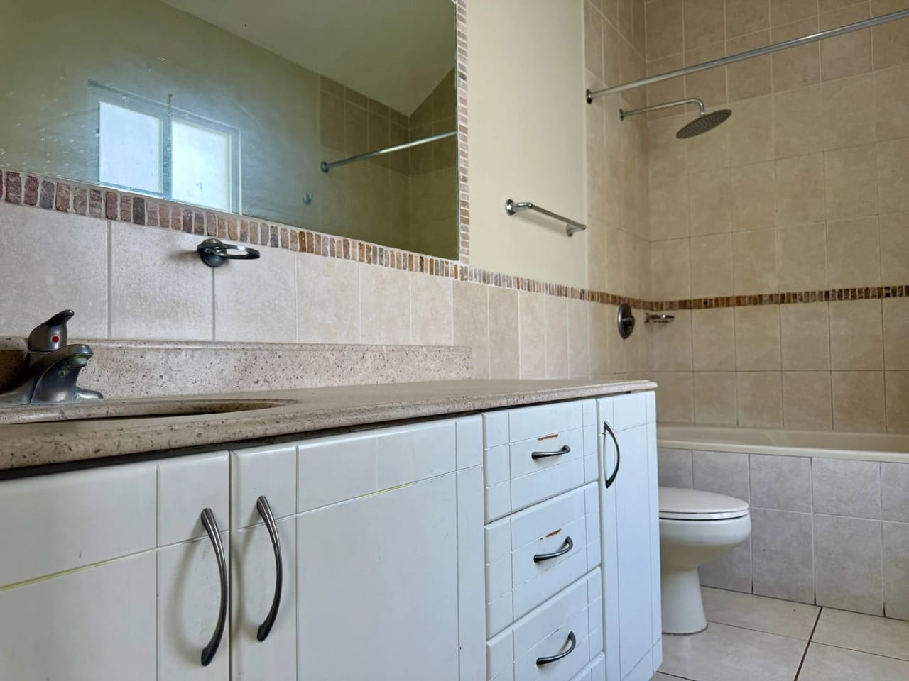 CASA EN VENTA EN CONDADO NARANJO ZONA 4 DE MIXCO — Casa en Venta en Condado Naranjo, Zona 4 Mixco, Guatemala, Ciudad — foto 14 de 17