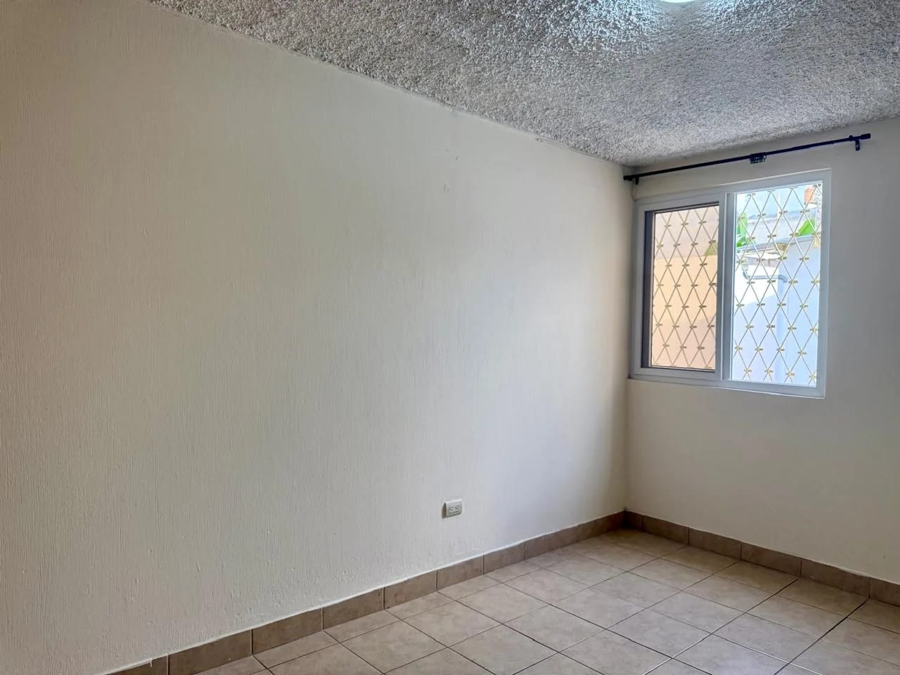 CASA EN VENTA EN ZONA 7. CIUDAD DE PLATA II — Casa en Venta en Ciudad de Plata, Zona 7, Guatemala, Ciudad — foto 9 de 17