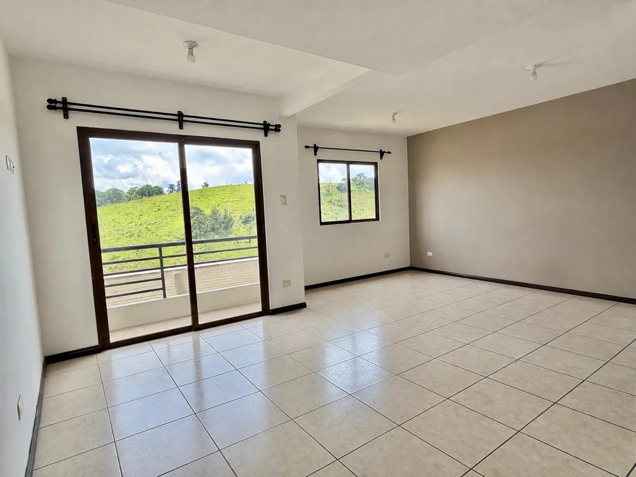 Casa en Venta en Zona 16, Vistas de San Isidro — Casa en Venta en Vistas de San Isidro, Zona 16, Guatemala, Ciudad — foto 2 de 17