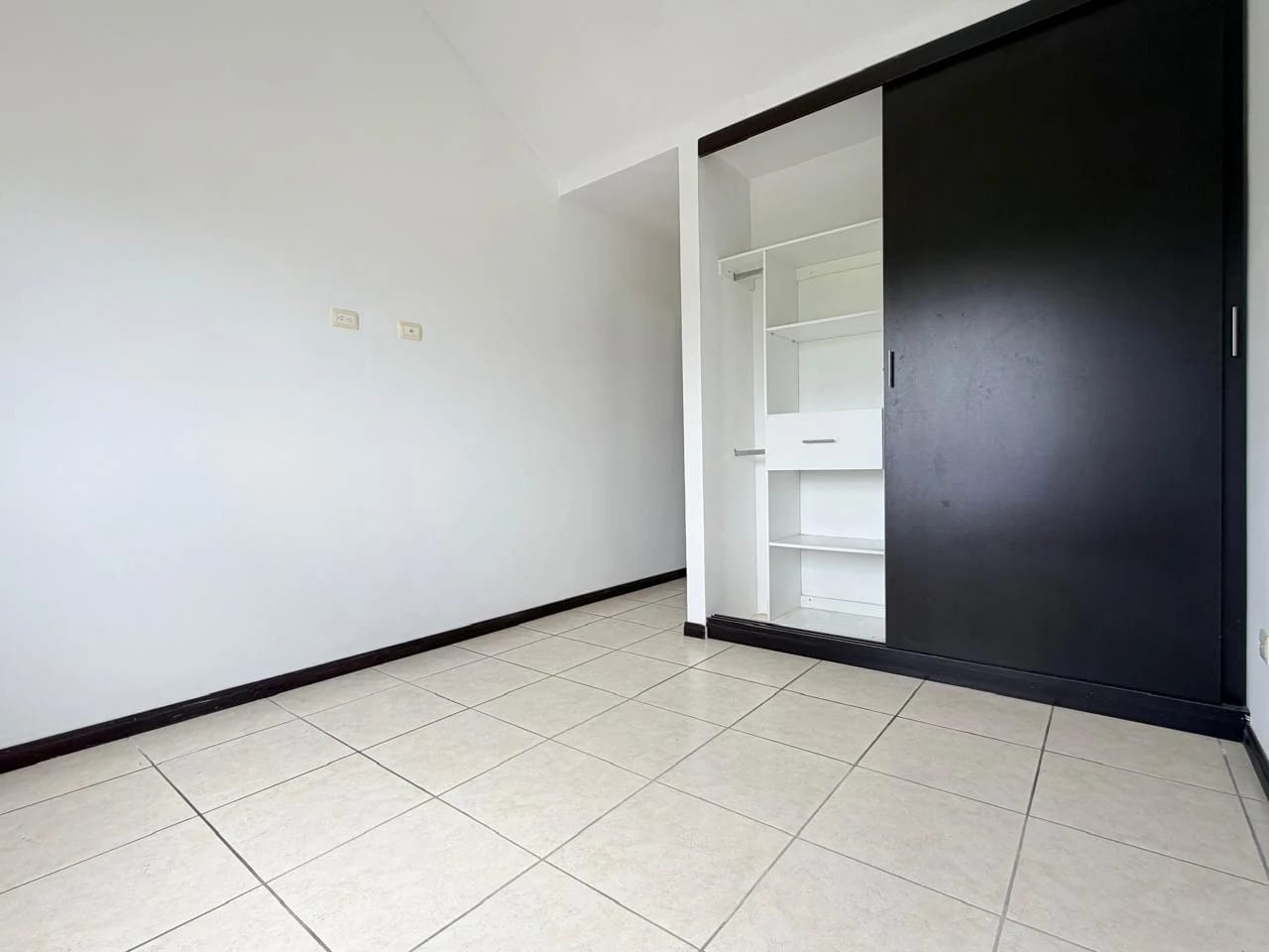 Casa en Venta en Zona 16, Vistas de San Isidro — Casa en Venta en Vistas de San Isidro, Zona 16, Guatemala, Ciudad — foto 15 de 17