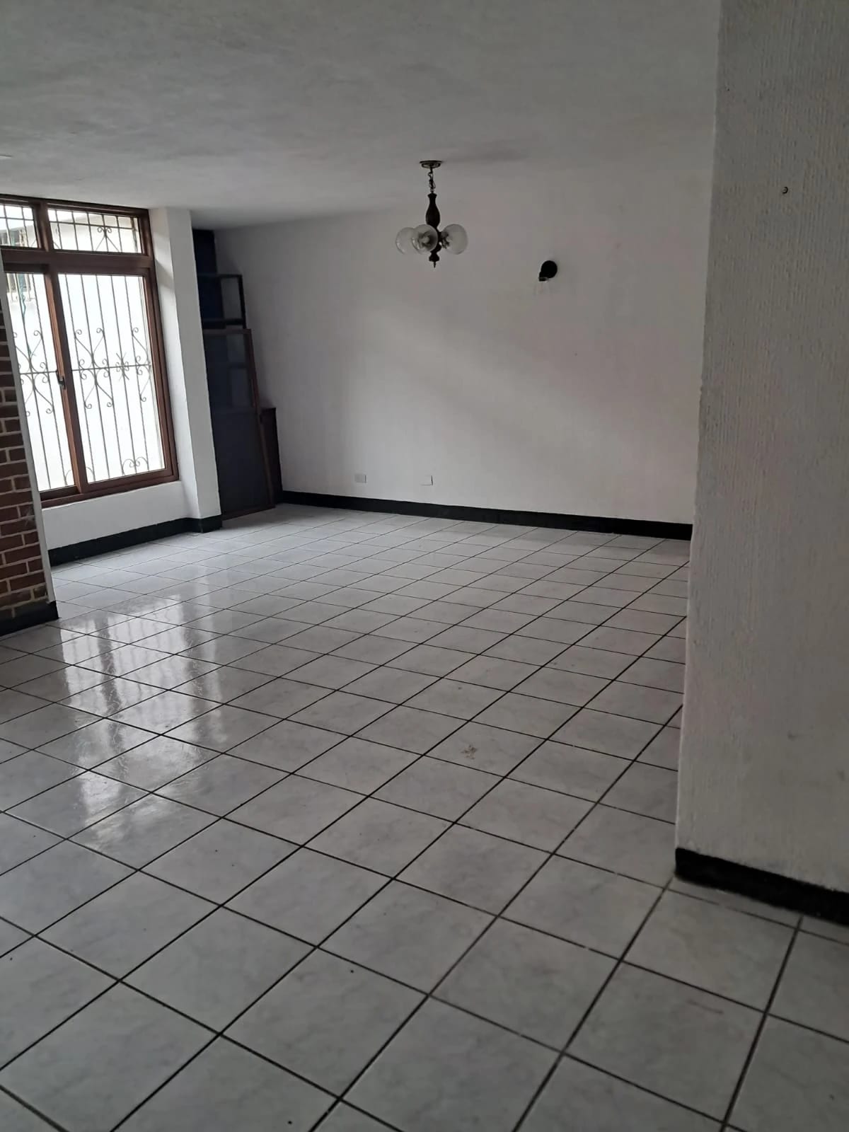 Amplio apartamento tipo casa en renta | Zona 1 | Primer nive — Casa en Alquiler en Zona 1, Guatemala, Ciudad — foto 1 de 15