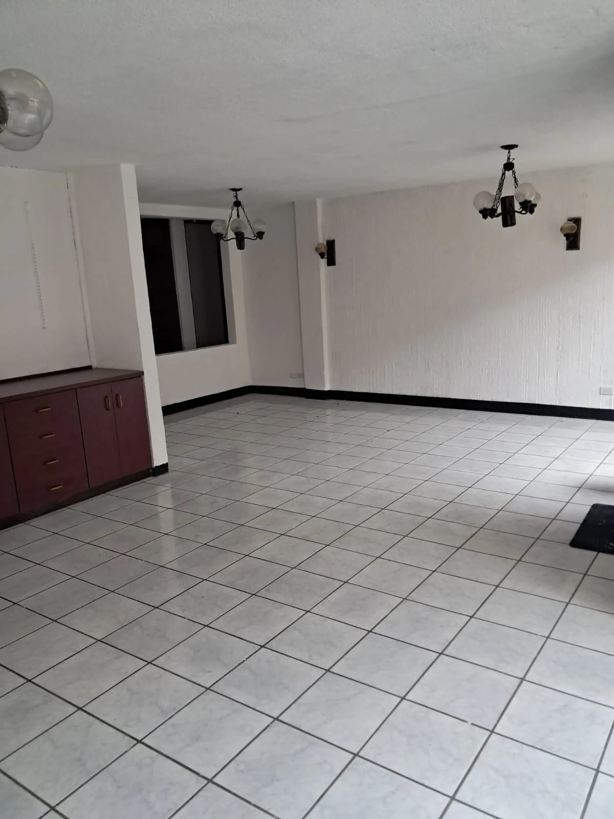 Amplio apartamento tipo casa en renta | Zona 1 | Primer nive — Casa en Alquiler en Zona 1, Guatemala, Ciudad — foto 2 de 15