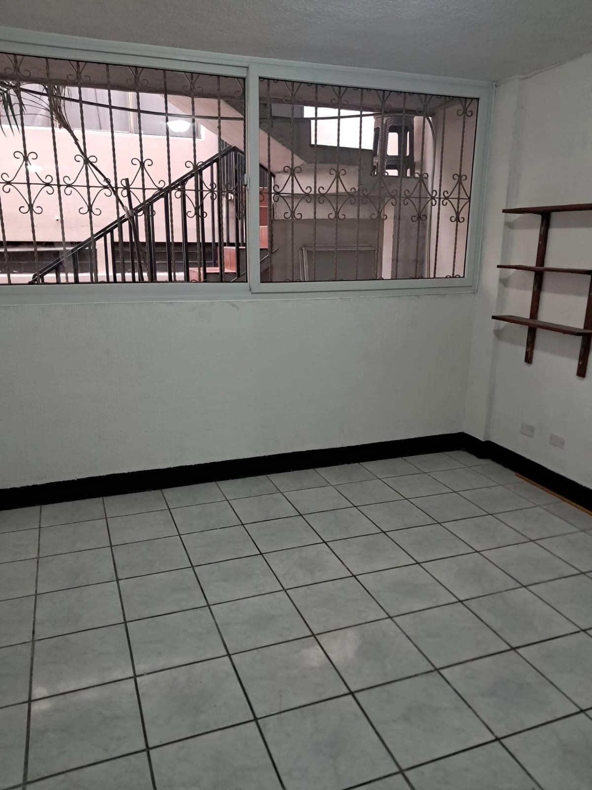 Amplio apartamento tipo casa en renta | Zona 1 | Primer nive — Casa en Alquiler en Zona 1, Guatemala, Ciudad — foto 8 de 15