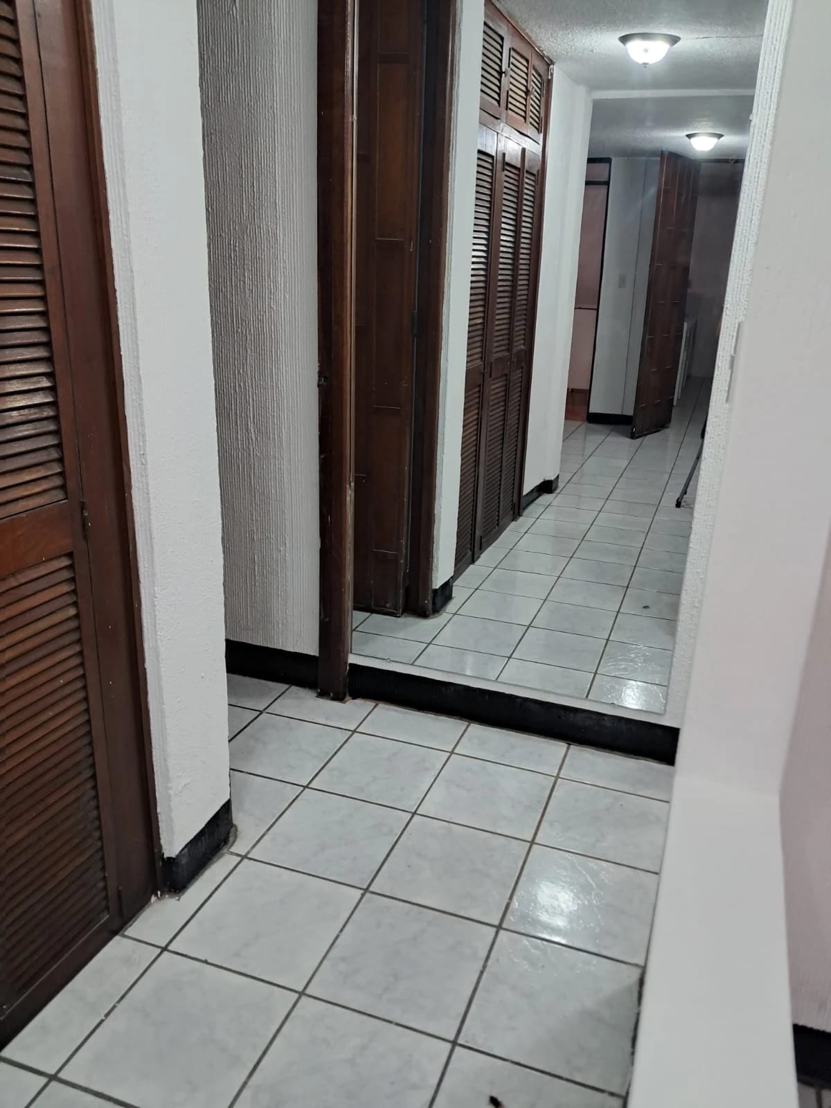 Amplio apartamento tipo casa en renta | Zona 1 | Primer nive — Casa en Alquiler en Zona 1, Guatemala, Ciudad — foto 9 de 15