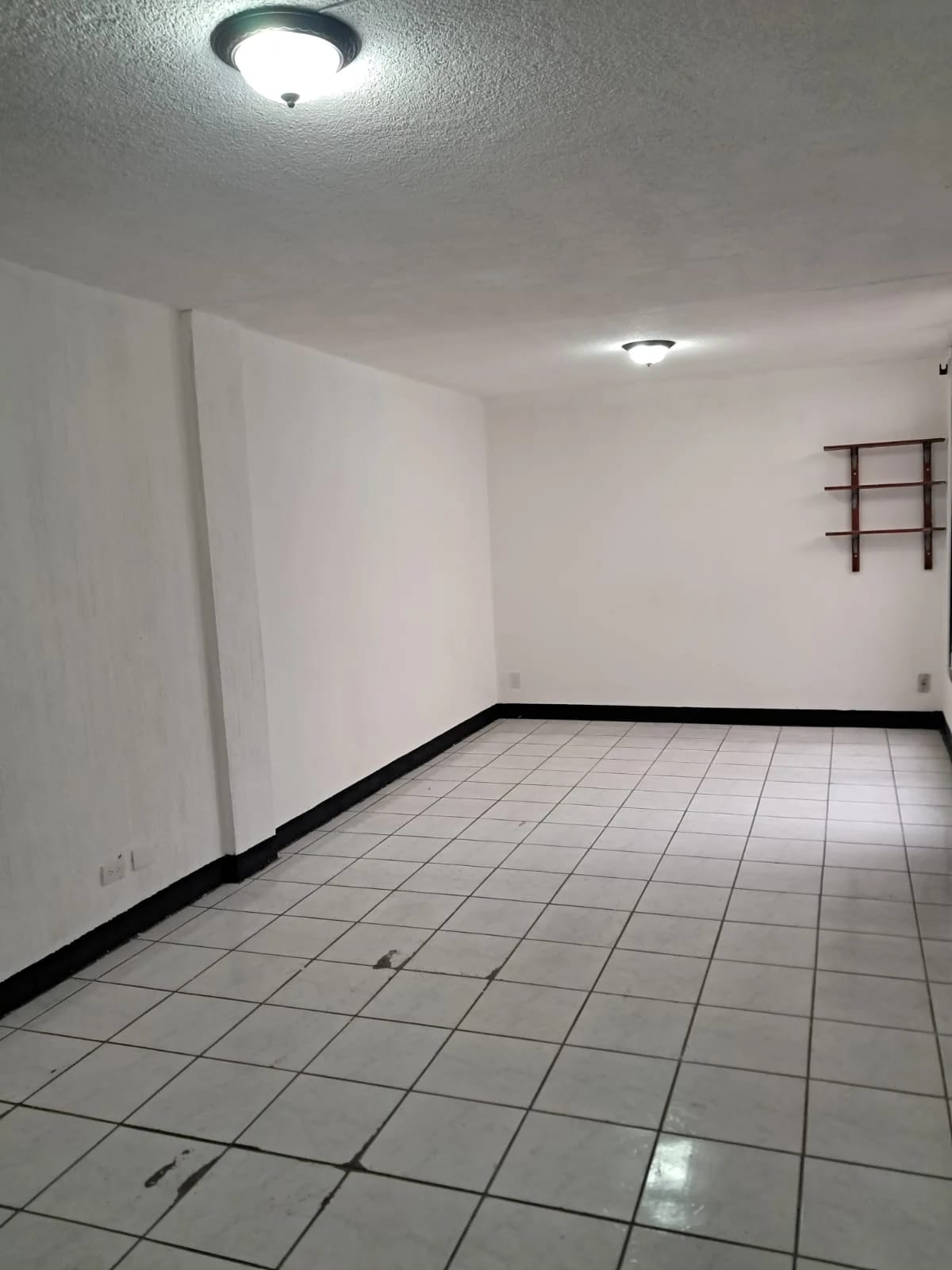 Amplio apartamento tipo casa en renta | Zona 1 | Primer nive — Casa en Alquiler en Zona 1, Guatemala, Ciudad — foto 10 de 15