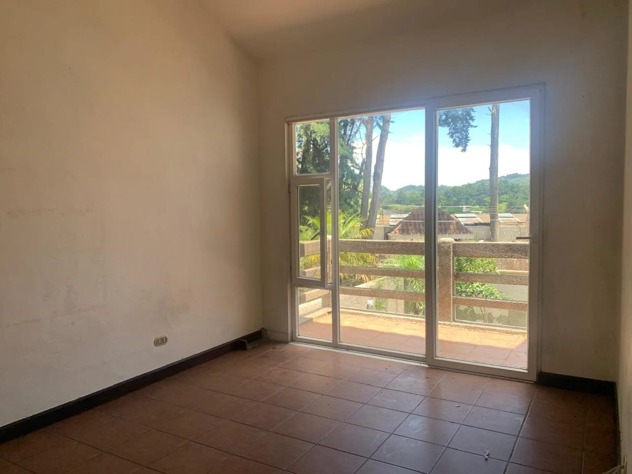 BONITA CASA EN SELECTO CONDOMINIO KM 13 CAES — Casa en Alquiler en Carretera a El Salvador, Guatemala, Ciudad — foto 10 de 12