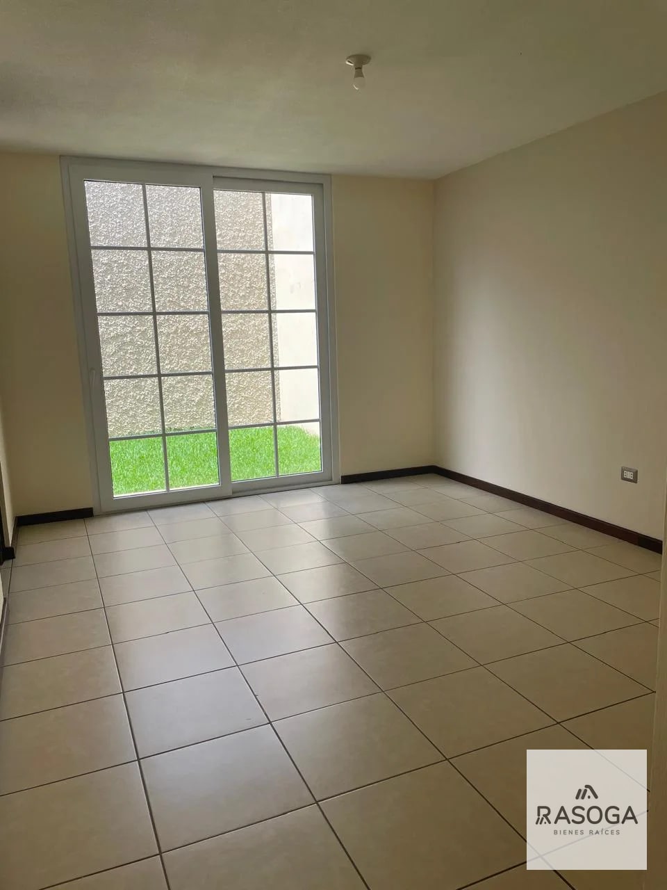 VENDO BELLA CASA ENTRADA OLMECA DE OPORTUNIDAD G A N G A MUDATE YA!! POR TRASLADO — Casa en Venta en km 16-20, Carretera a El Salvador, Guatemala, Ciudad — foto 4 de 9