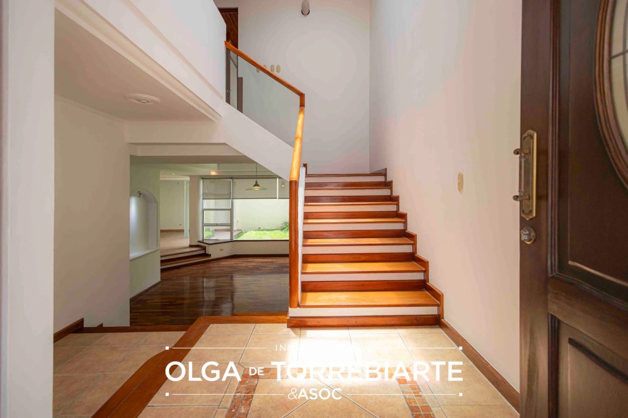 Casa en Condominio Portal del Cortijo, Zona 10 — Casa en Alquiler en Zona 10, Guatemala, Ciudad — foto 2 de 17
