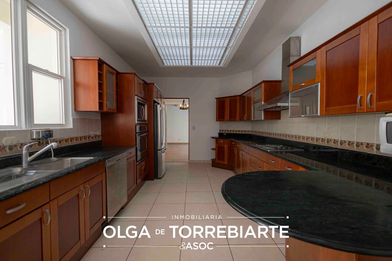 Casa en Condominio Portal del Cortijo, Zona 10 — Casa en Alquiler en Zona 10, Guatemala, Ciudad — foto 11 de 17