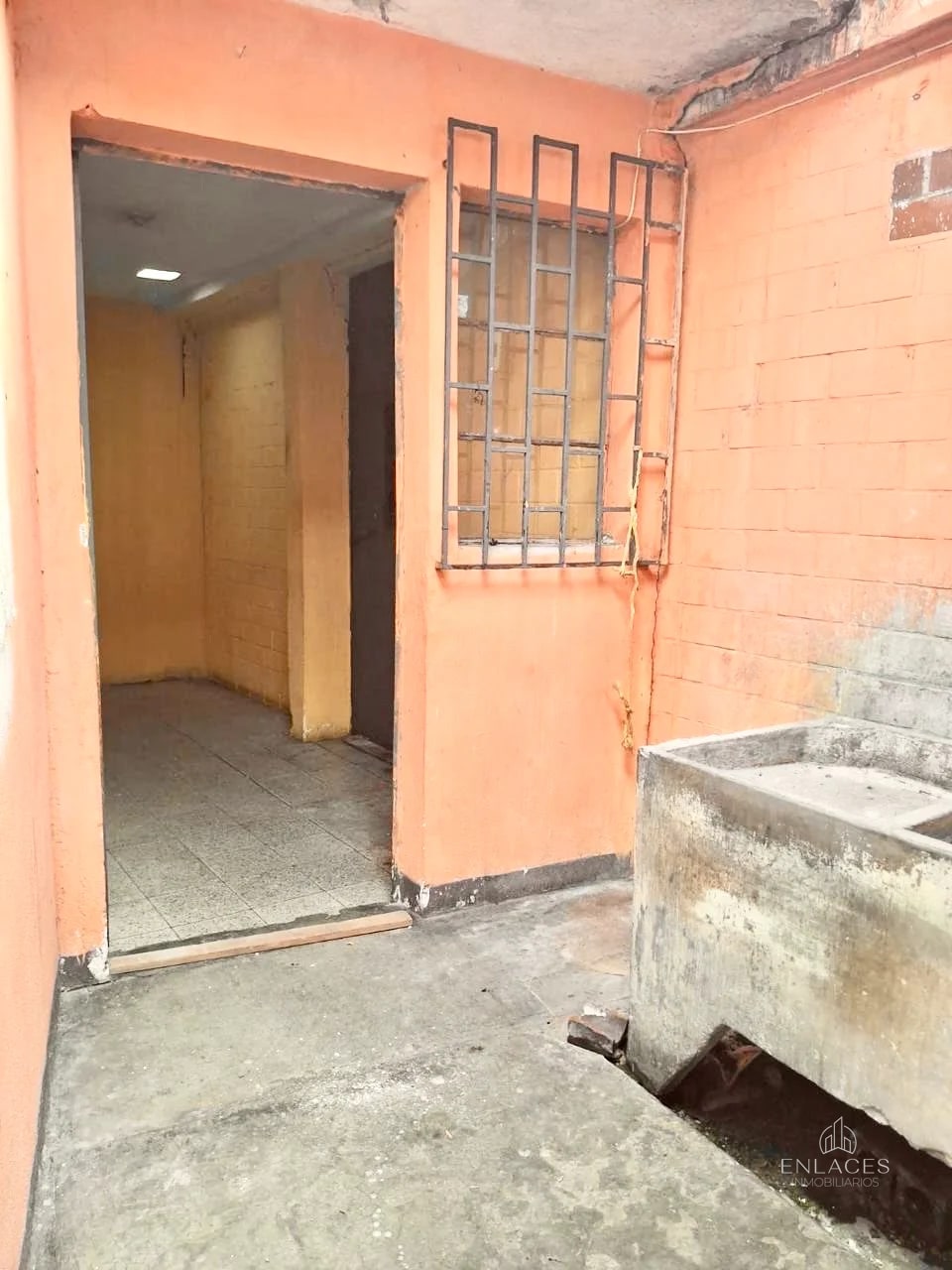 Zona 2 de Mixco • Casa en Venta • Colonia Molino de las Flores - 2