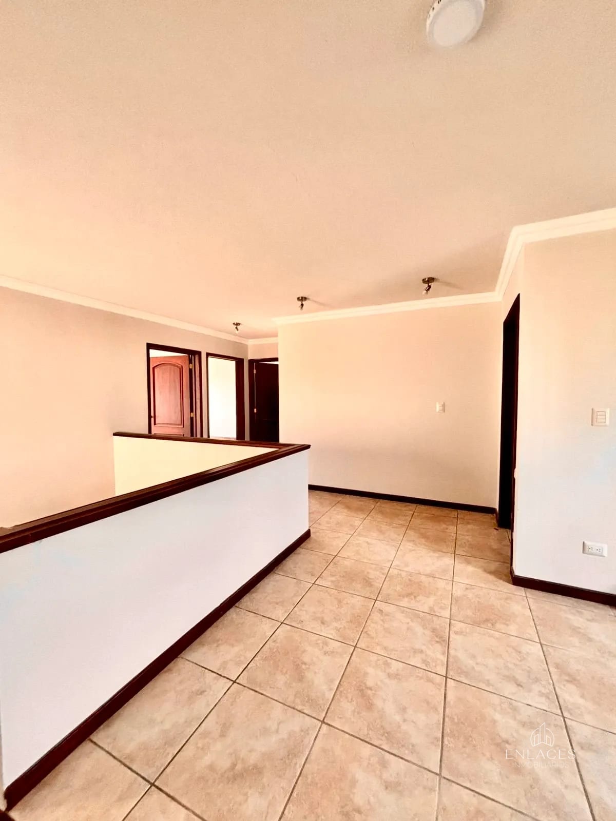 Km. 20.5 Fraijanes • Casa en Renta/Venta • Villas de Entreverdes — Casa en Alquiler en Villas de Entreverdes, Carretera a El Salvador, Guatemala, Ciudad — foto 6 de 13