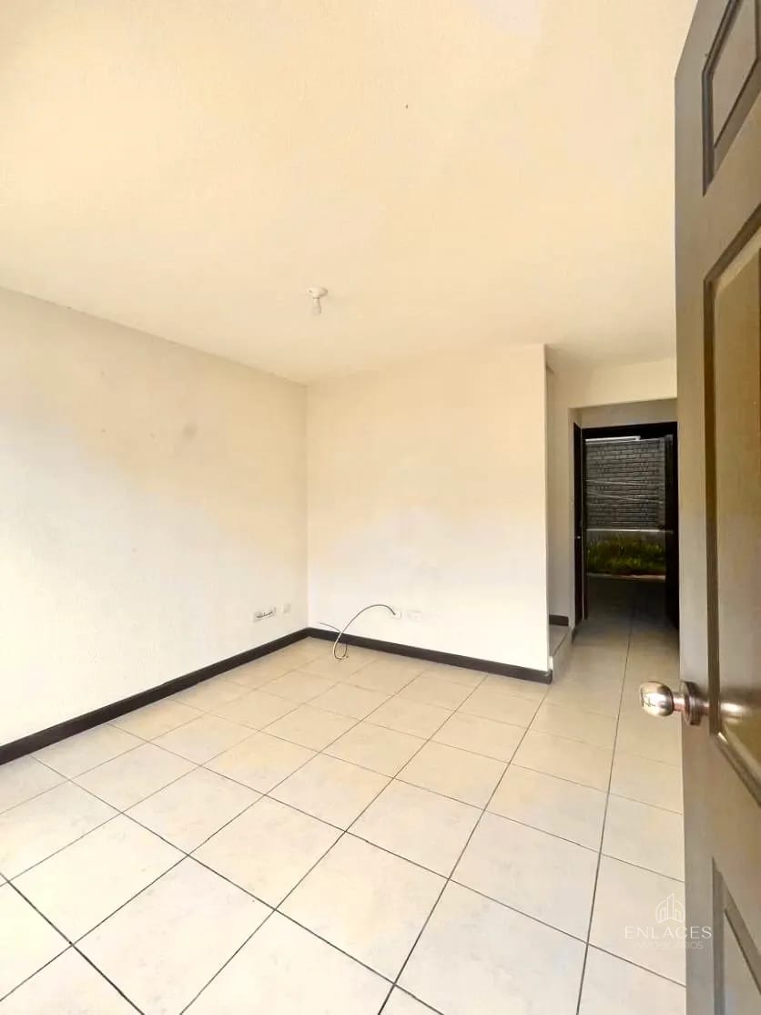 Fraijanes • Casa en Renta/Venta • Condominio La Foret de Arrazola — Casa en Alquiler en Fraijanes, Carretera a El Salvador, Guatemala, Ciudad — foto 5 de 13
