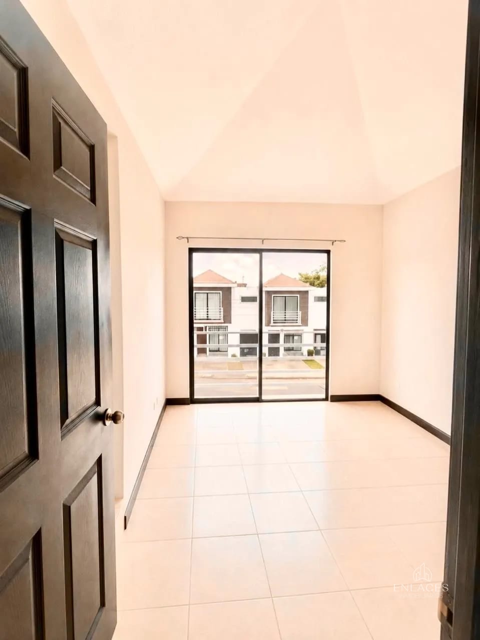 Fraijanes • Casa en Renta/Venta • Condominio La Foret de Arrazola — Casa en Alquiler en Fraijanes, Carretera a El Salvador, Guatemala, Ciudad — foto 7 de 13