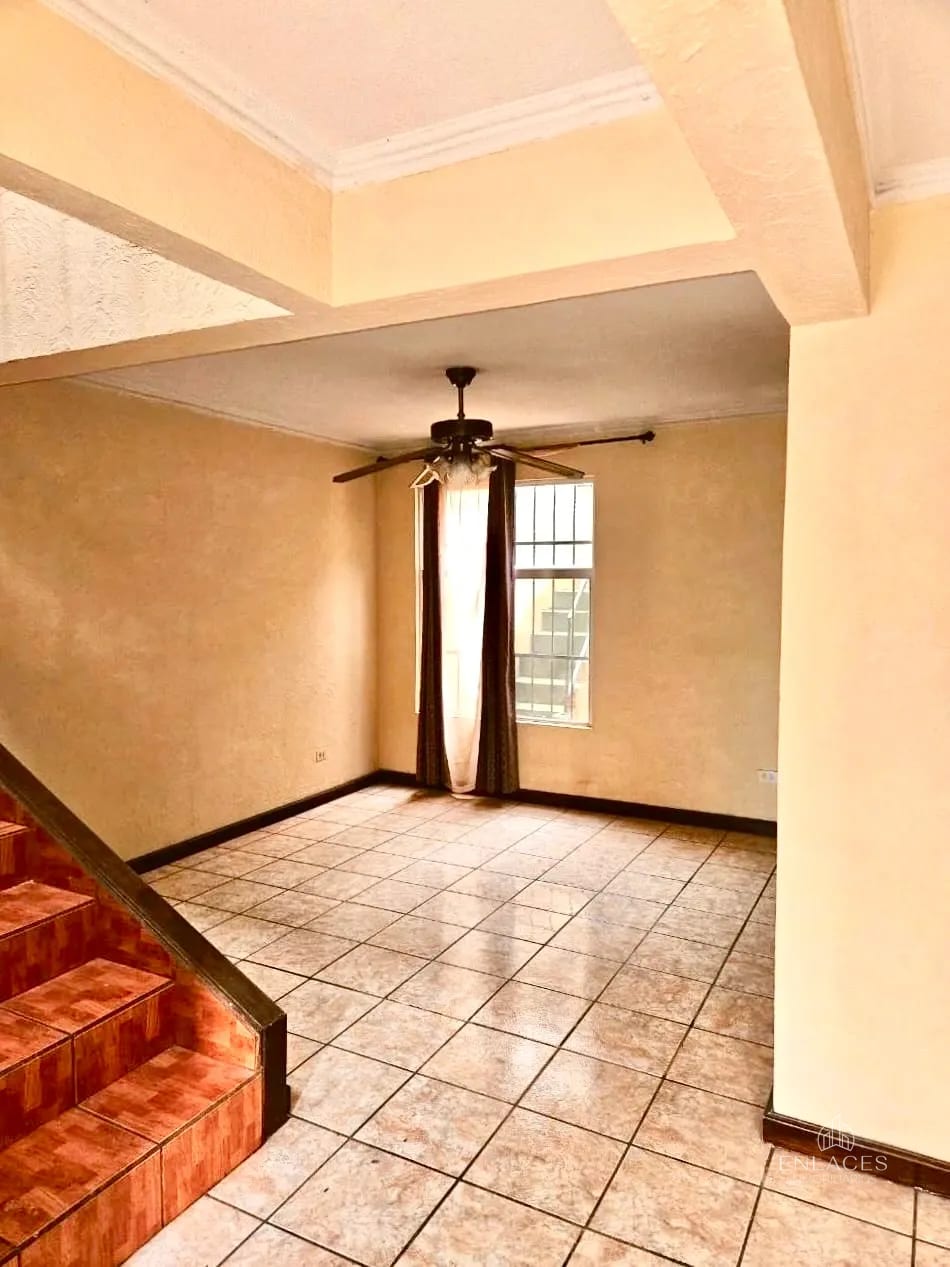 Zona 5 Villa Nueva • Casa en Venta • Residencial Prados del Tabacal 2 — Casa en Venta en Villa Nueva, Guatemala, Ciudad — foto 2 de 6